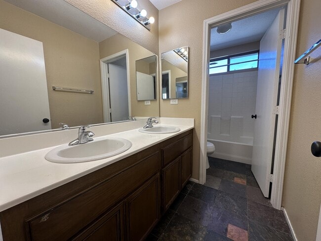 Building Photo - 5537 Spruce Hill Ct