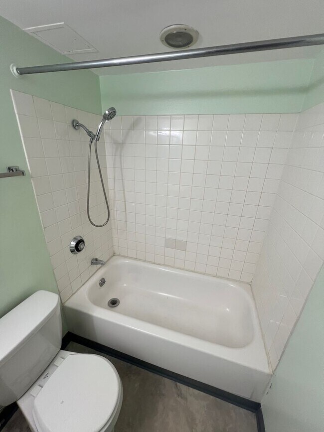 Building Photo - Fantastic Studio in The Metropolitan Condos