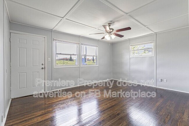 Building Photo - 4412 N Virginia Ave