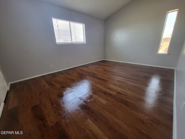 Building Photo - 5209 Carousel Dr