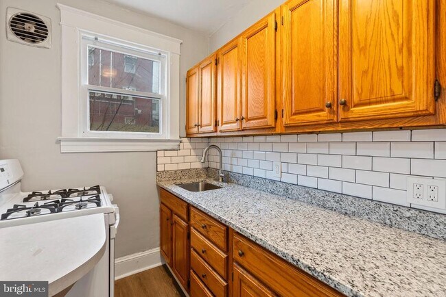 Building Photo - 639 Plymouth Rd