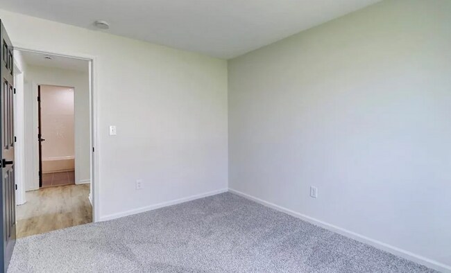 Building Photo - Beautifully remodeled 4-bedroom, 2-bath ho...