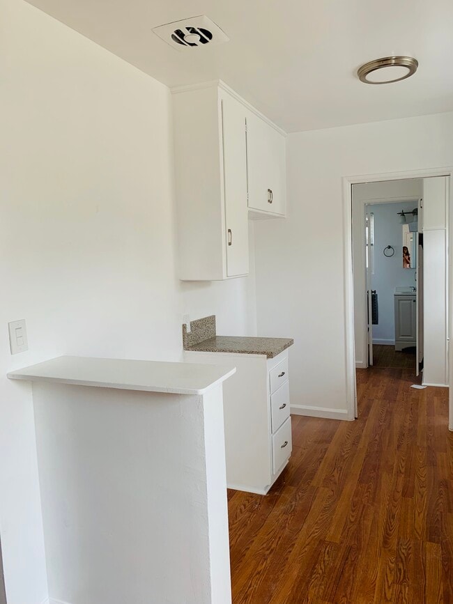 Kitchen - 11828 Eucalyptus Ave