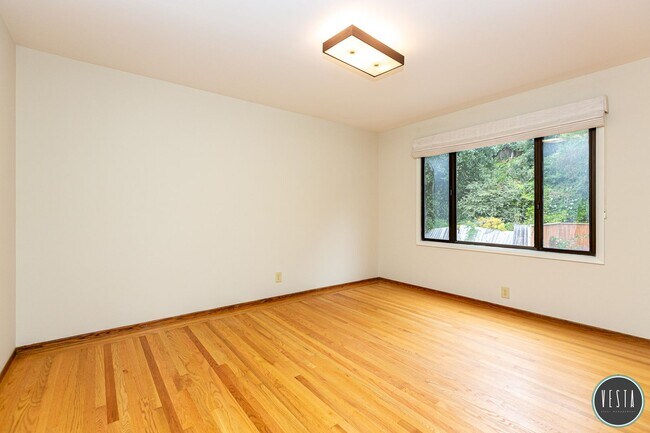 Building Photo - Exceptional Mid-Century 3BR Home in One of San Francisco's Hidden Gems