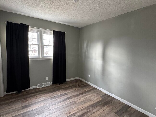 Building Photo - 4611 Scott St