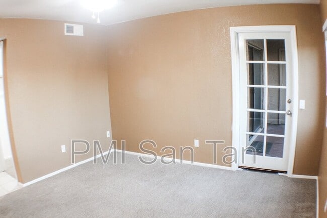 Building Photo - 2146 W Isabella Ave