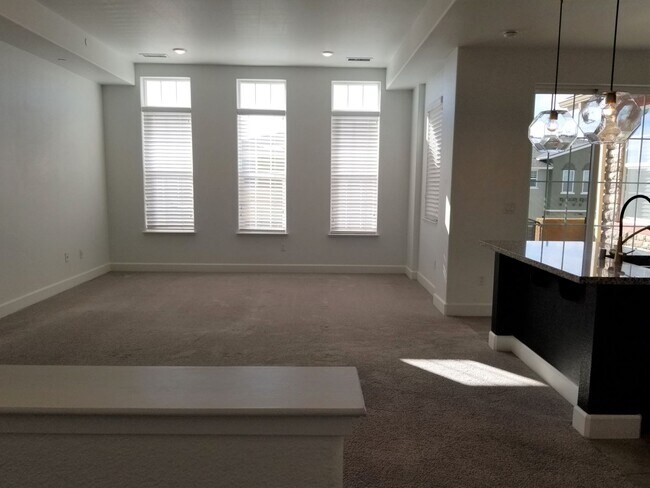 Building Photo - Condo For Rent in Gardnerville