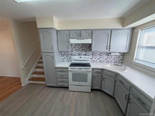 Building Photo - 164-11 95th St