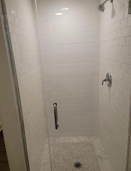 Building Photo - 556 Lincoln St