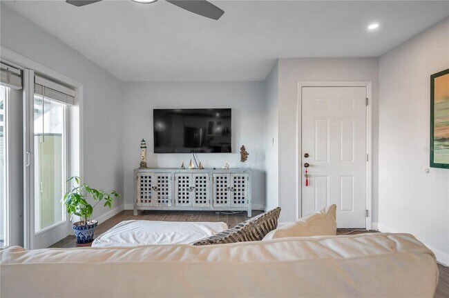 Building Photo - 4728 Beach Dr SE