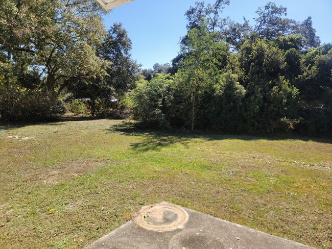 Building Photo - Fantastic location! This end unit offers t...