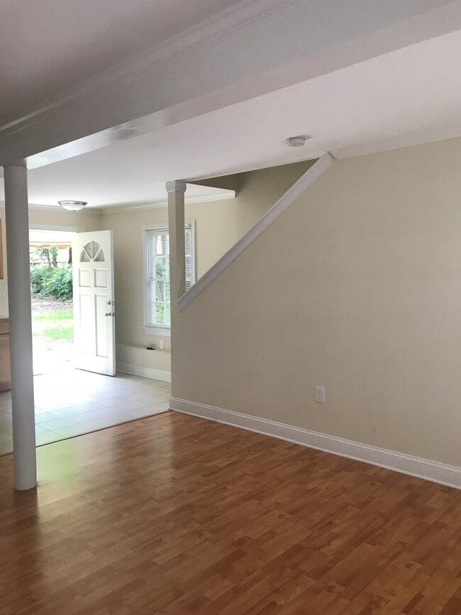 Building Photo - 1529 Thomas Ave