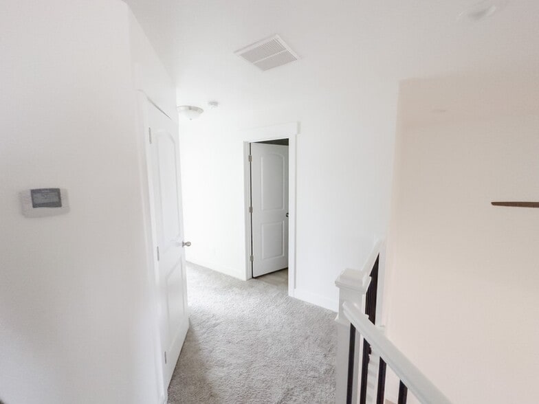 Building Photo - 266 W 590 N