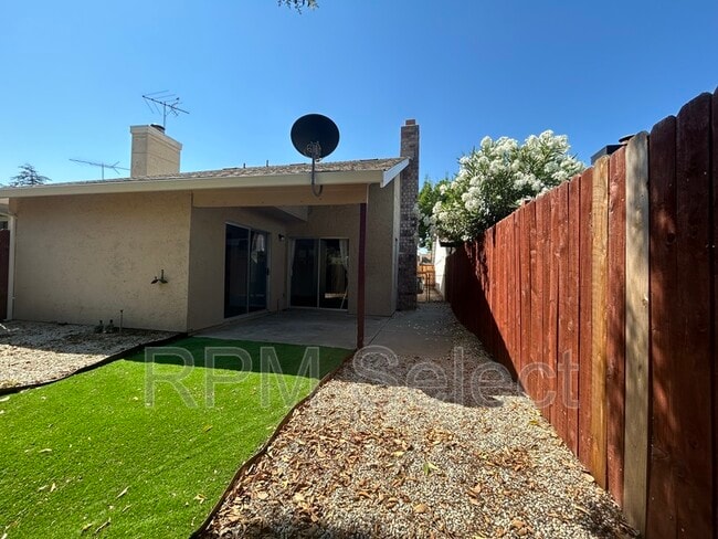 Building Photo - 8085 Forest Glen Way