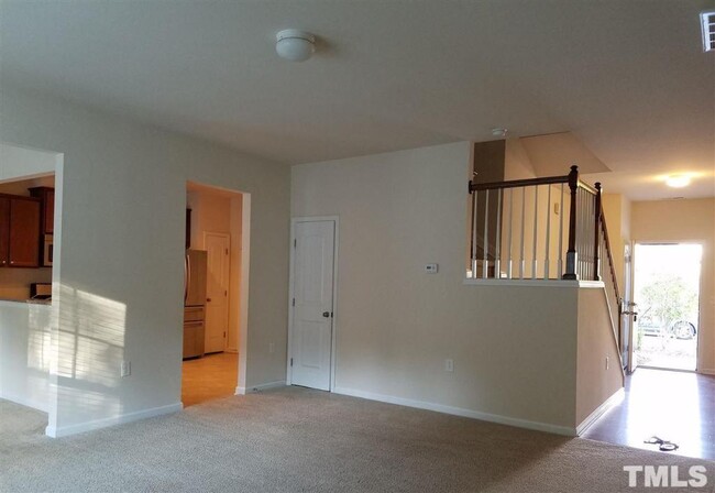 Building Photo - 409 Chanson Dr