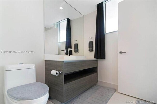 Building Photo - 1100 S Miami Ave