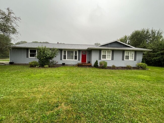 Building Photo - Beautiful home, rural setting but close to...
