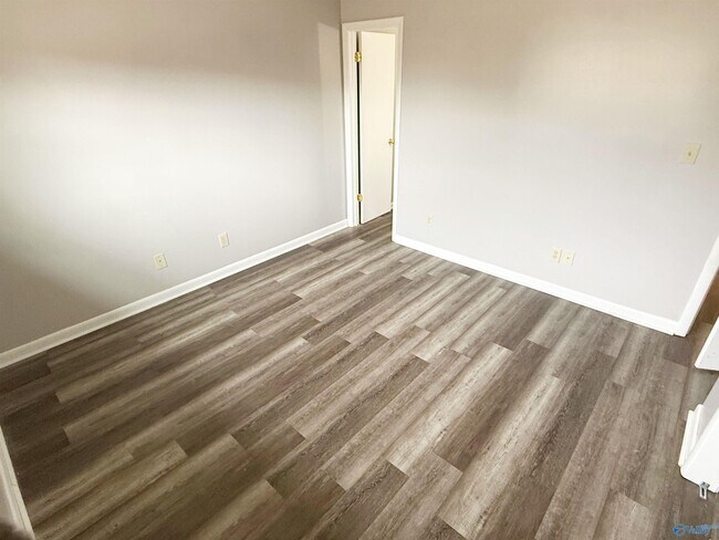 Building Photo - 112 Jodi Dr