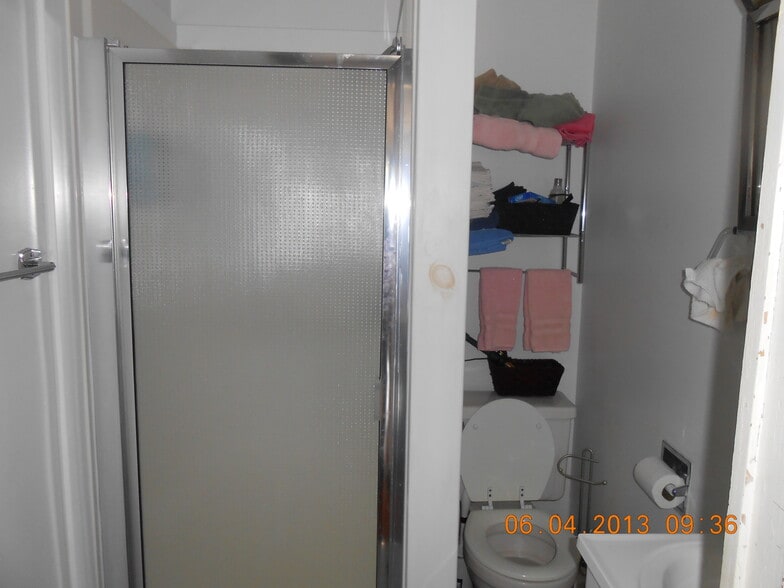 bath - 221 Ulster St