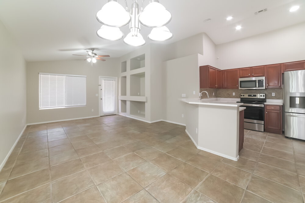Building Photo - 8228 W Behrend Dr