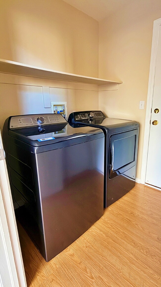 Building Photo - NEW PAINT NEW CARPET!! Fantastic 2-Story Home In Saddle Rock Ridge! 3 Bed 2 Bath 2 Car Garage! Ch...