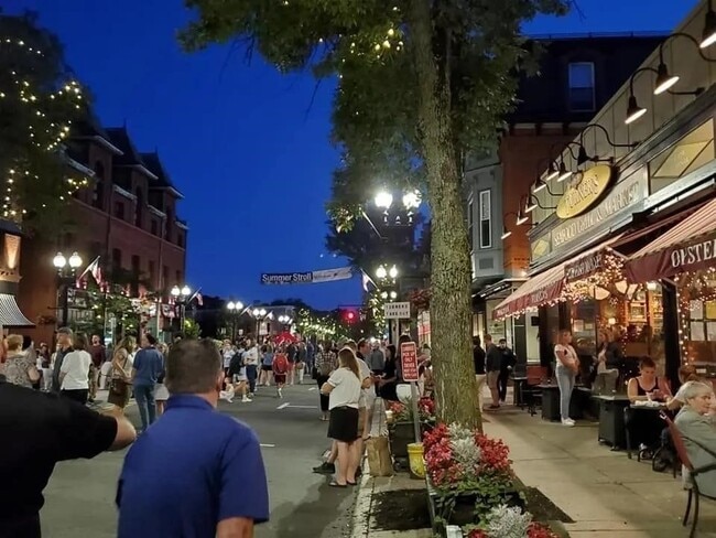 Building Photo - 18-20 N High St