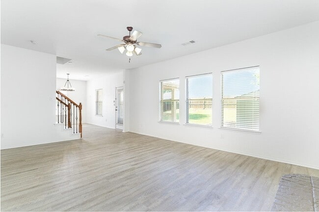 Building Photo - 3012 Hoover Dr