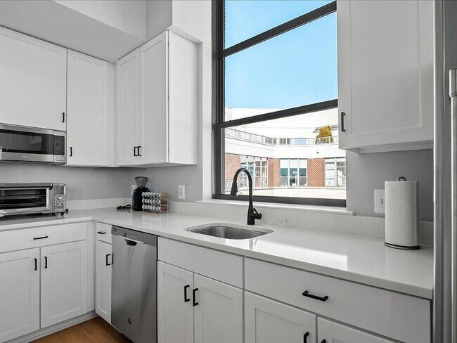 Building Photo - 2020 12th St NW