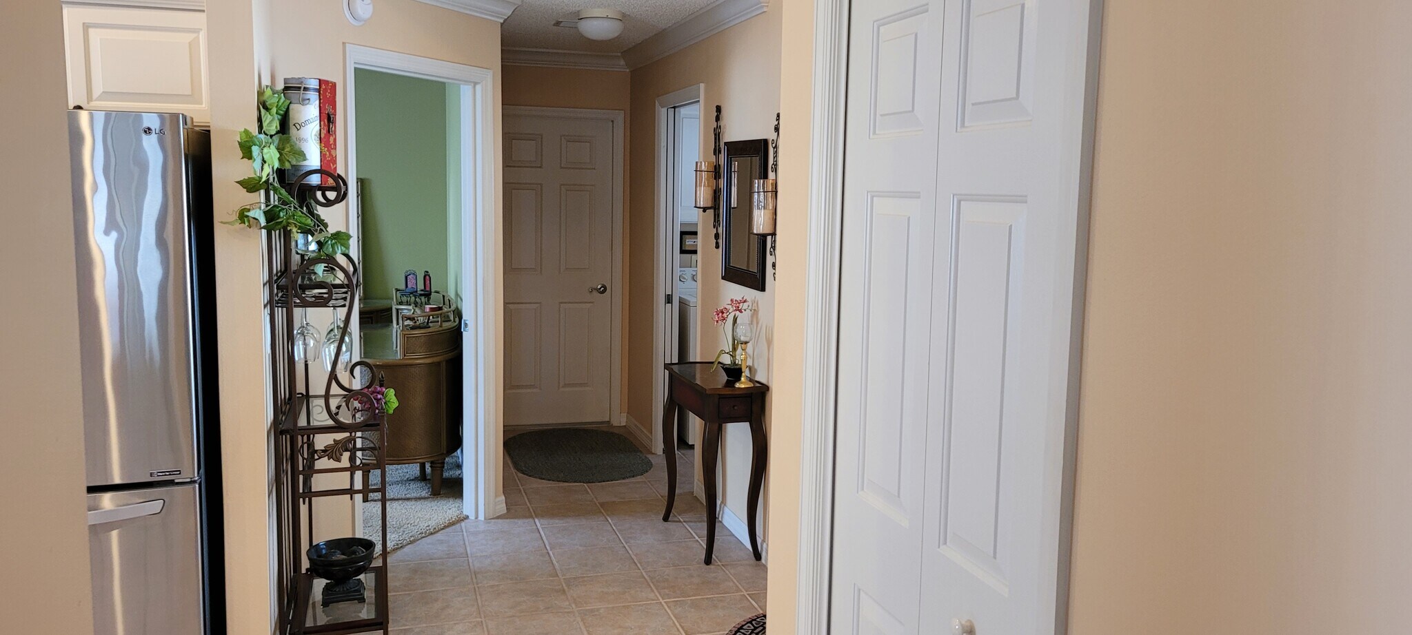 Building Photo - 725 Rosella Pl