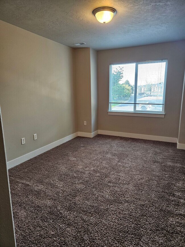 Building Photo - AVON16698