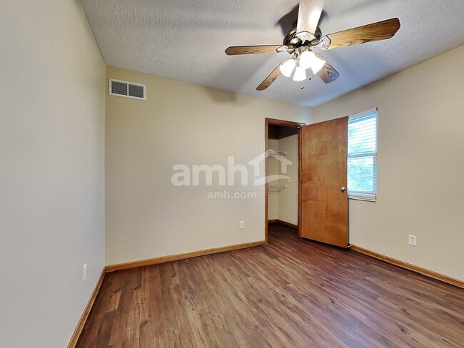 Building Photo - 6588 Taylor Trace Ln