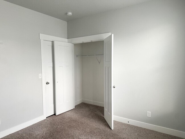 Building Photo - Newer Vineyard Condo for Rent! Next to Utah Valley University!!