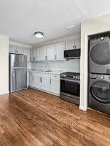 Building Photo - 495 Maple St