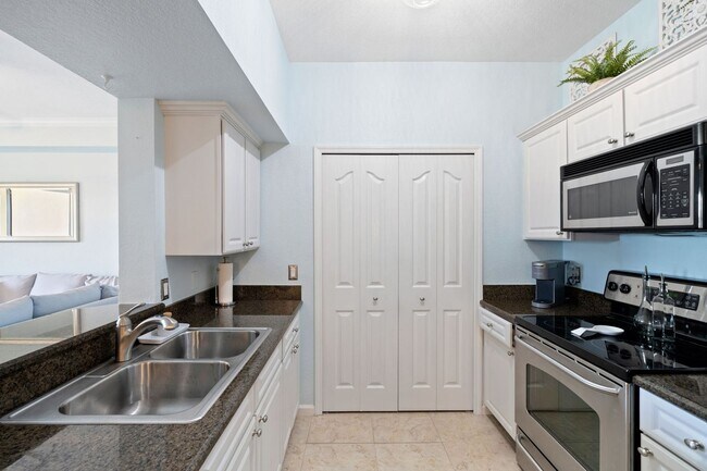 Building Photo - *** LOCATION, LOCATION, LOCATION! *** ANNUAL TURNKEY FURNISHED Rental Available NOW in Positano P...