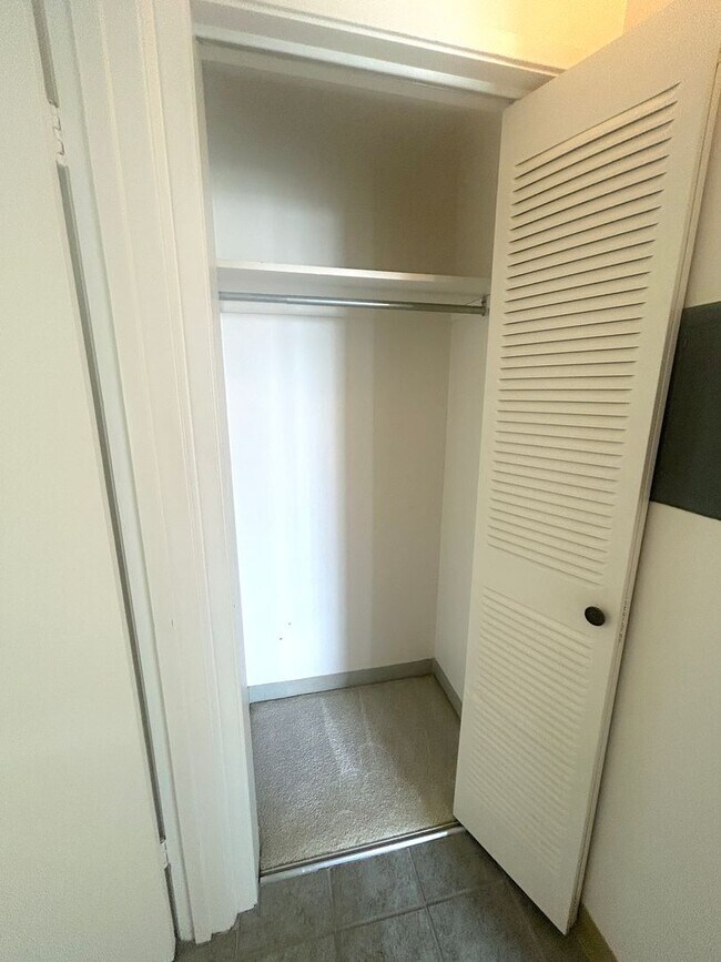 Building Photo - 11th Floor at Piikoi Plaza - Available Dec. 15, 2025