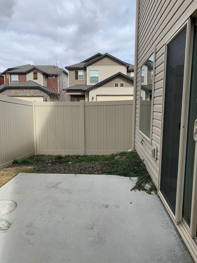 Building Photo - 597 S Grey Pine Ln