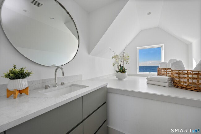 Building Photo - 14 Cockenoe Dr