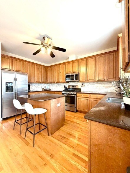 Building Photo - 362 Broadmoor Ln