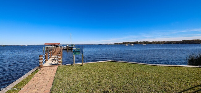 Building Photo - 120 Bay St