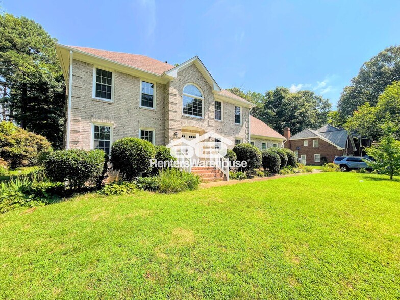 Building Photo - 1006 Fairway Dr