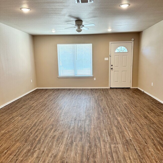 Building Photo - $99 Move In Special With 13 Month Lease!