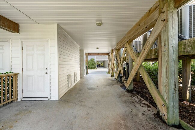 Building Photo - 3 bedroom, 2 1/2 bath unfurnished Townhouse located in Surf City-Ocean views