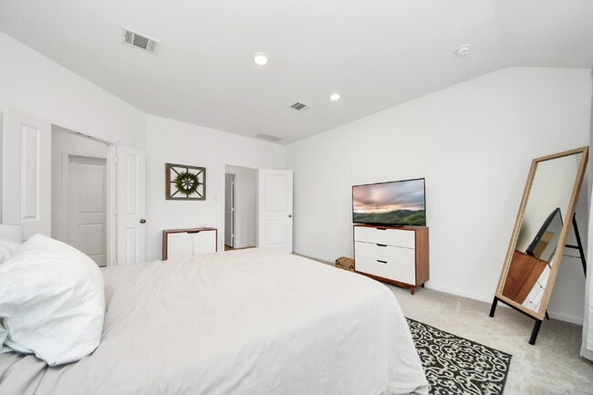 Building Photo - Immediate Move-In Ready 3-Bedroom Home in Rosharon. Comfort, Space & Easy Living