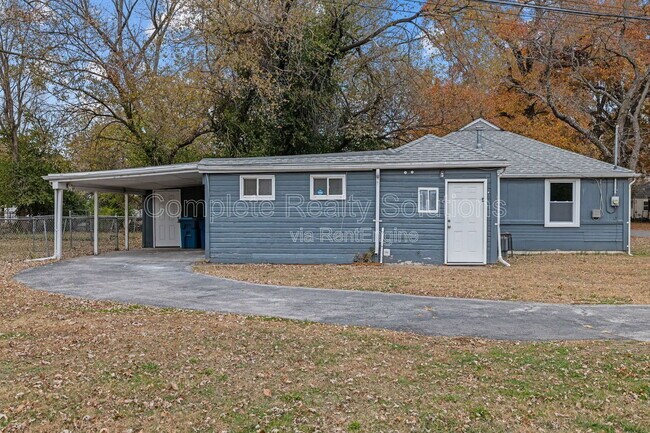 Building Photo - 465 S Dade Ave