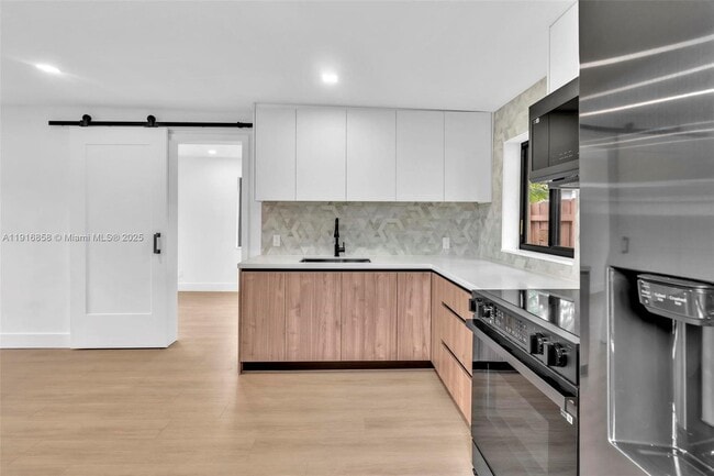 Building Photo - 1123 NE 1st Ave.