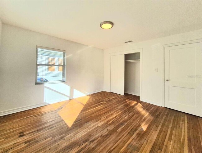 Building Photo - 2617 W Watrous Ave