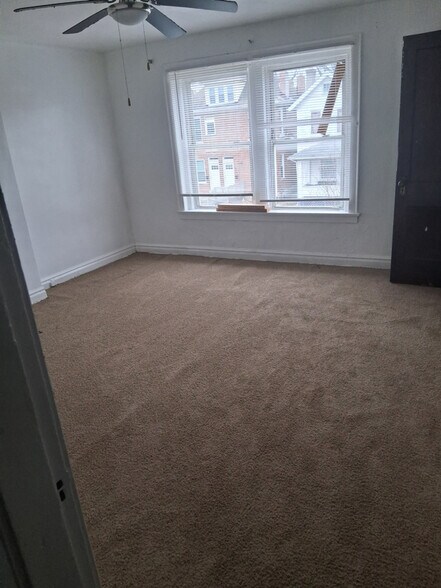Building Photo - 528 Lilley Ave