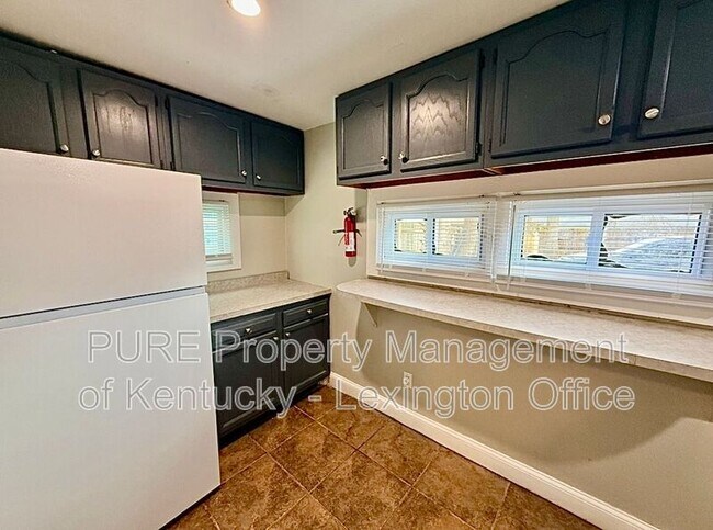 Building Photo - 168 Woodland Ave