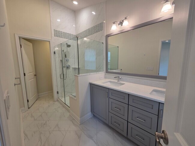 Building Photo - 12 Putnam Ln