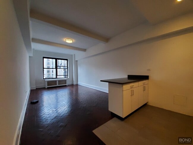 Primary Photo - 160 W 73rd St